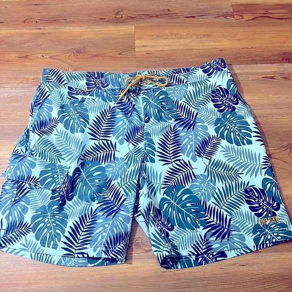 Deluth Trading Company Men’s swim trunks, floral print,good condition, size 42 - Picture 1 of 13